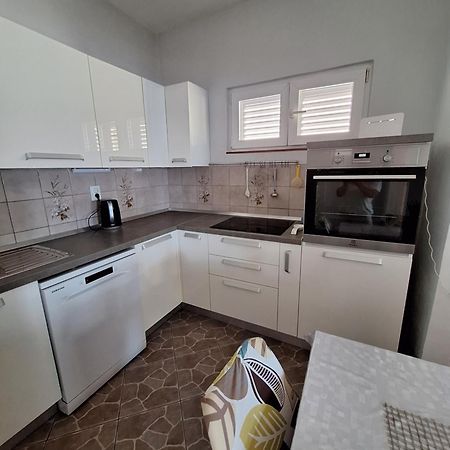 Kuca Za Odmor Coccoli Apartment Karlobag Exterior photo